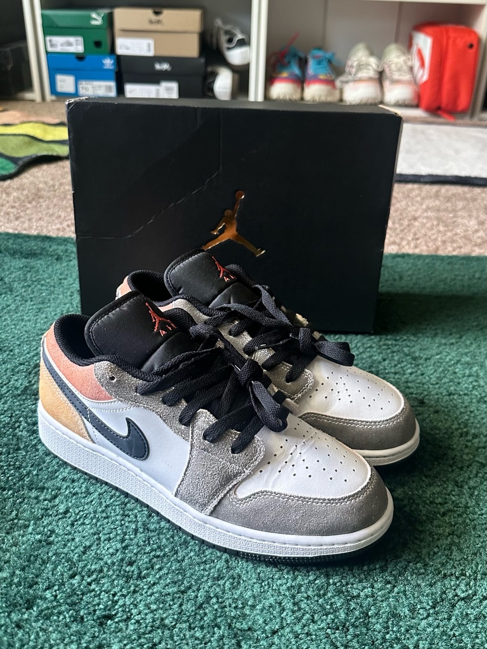 Jordan 1 Low SE Flight Club